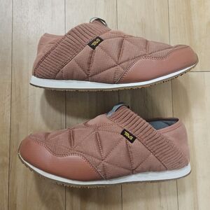 Teva ember slip on moccasins-pink  size 10